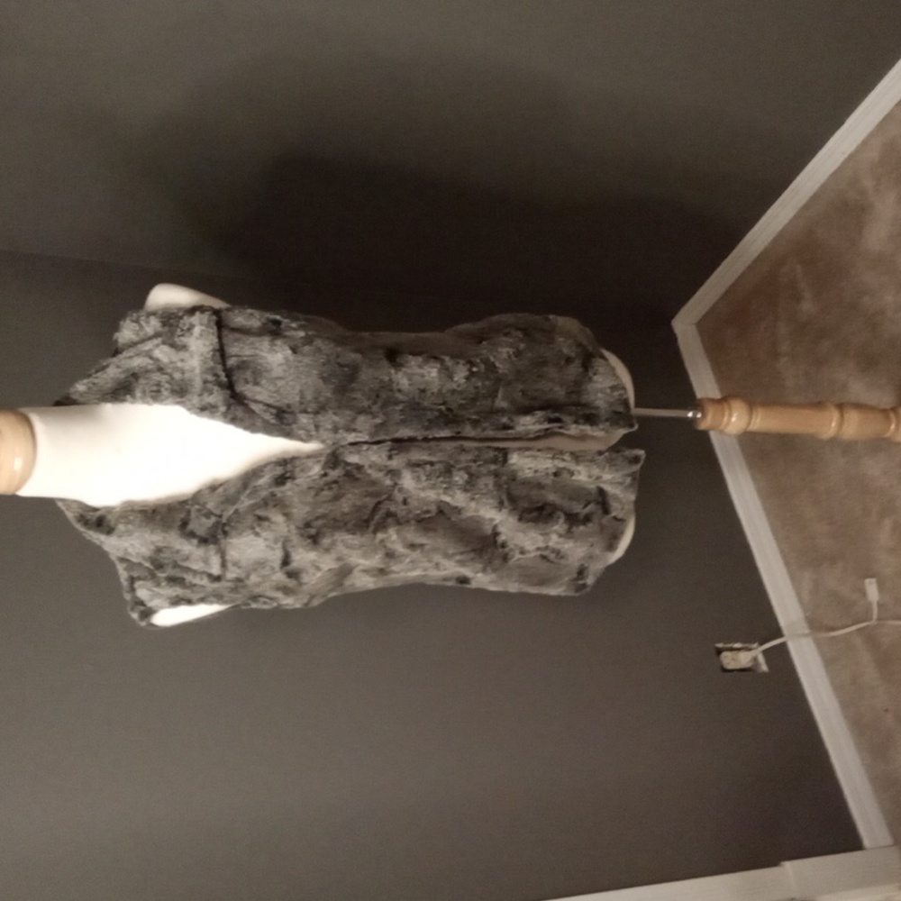 NWT Woman Faux fur Cardigan